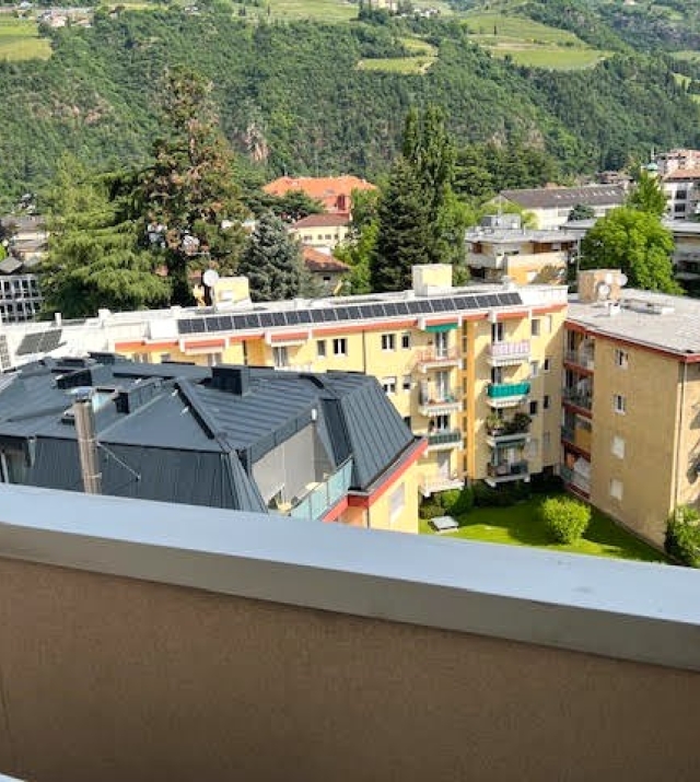 Helles Büro am Mazziniplatz